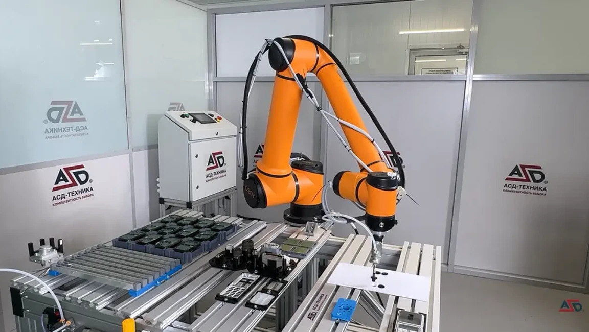 Kobot AUBO_дозирование электронных компонентов